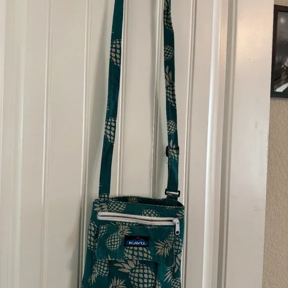 KAVU Go Time Crossbody Bag – Pineapple Print - Picture 2 of 4